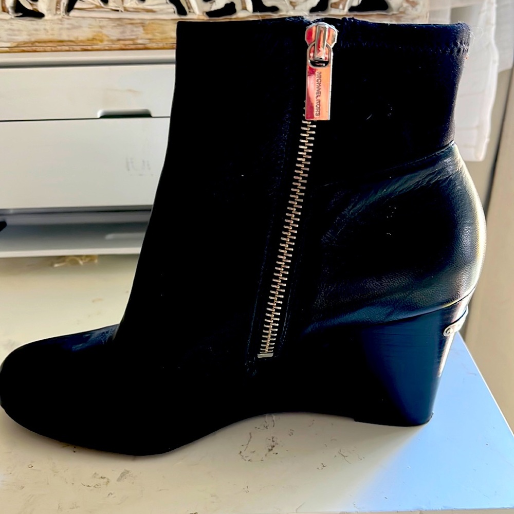 Michael Kors Aileen Wedge Bootie’s size 6.5